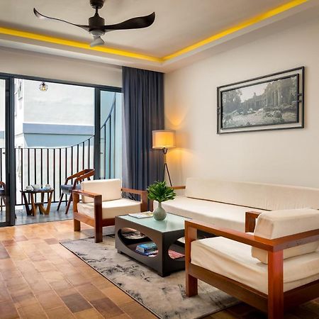The Thirdfold Residence Сиемрип Экстерьер фото A living room in a hotel