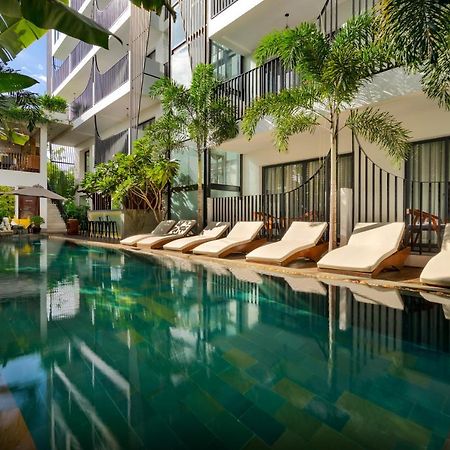 The Thirdfold Residence Сиемрип Экстерьер фото The hotel's pool