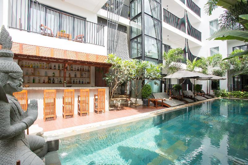 The Thirdfold Residence Сиемрип Экстерьер фото The hotel's pool