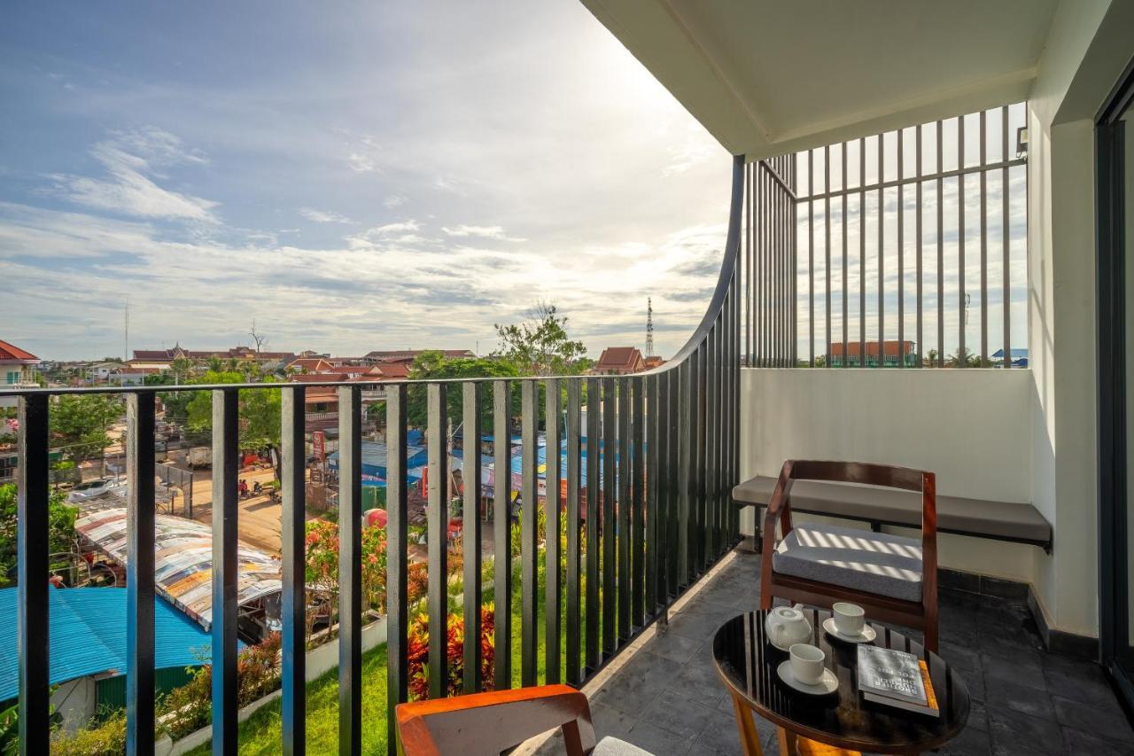 The Thirdfold Residence Сиемрип Экстерьер фото A balcony