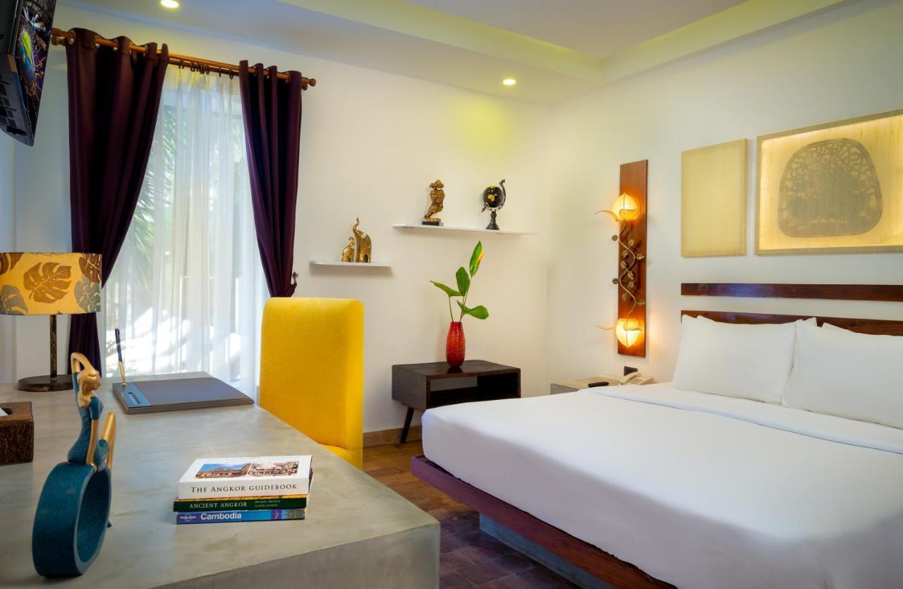 The Thirdfold Residence Сиемрип Экстерьер фото A room at the hotel