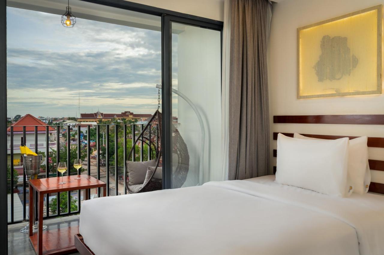 The Thirdfold Residence Сиемрип Экстерьер фото Deluxe Room
