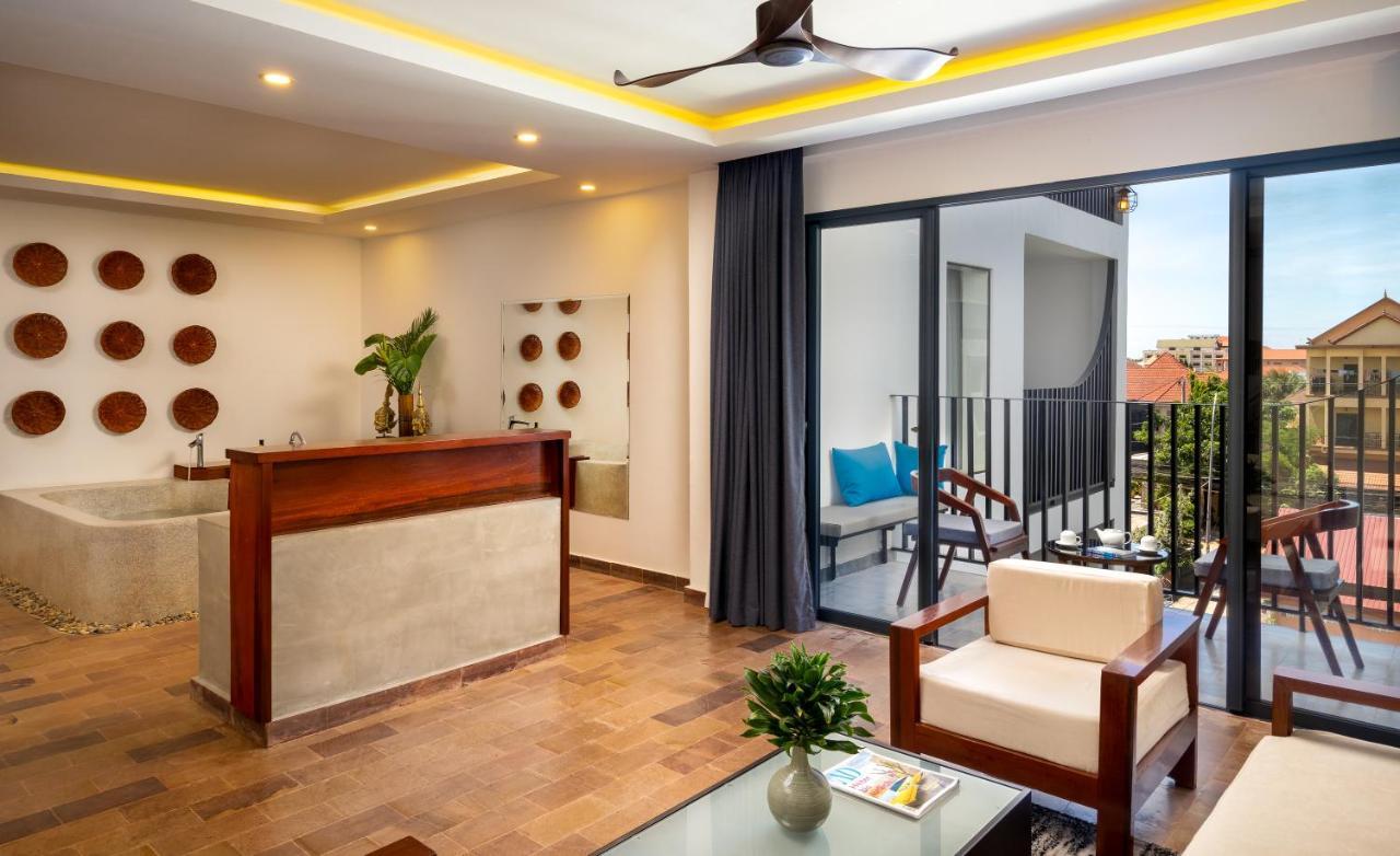 The Thirdfold Residence Сиемрип Экстерьер фото Suite at the hotel
