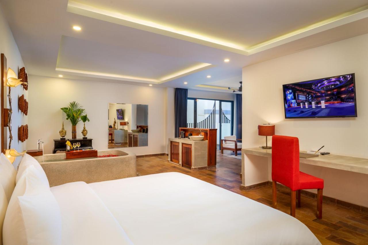 The Thirdfold Residence Сиемрип Экстерьер фото Deluxe Suite