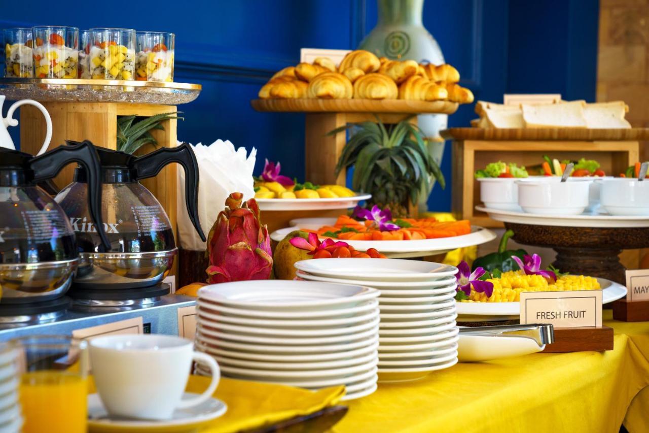 The Thirdfold Residence Сиемрип Экстерьер фото A buffet