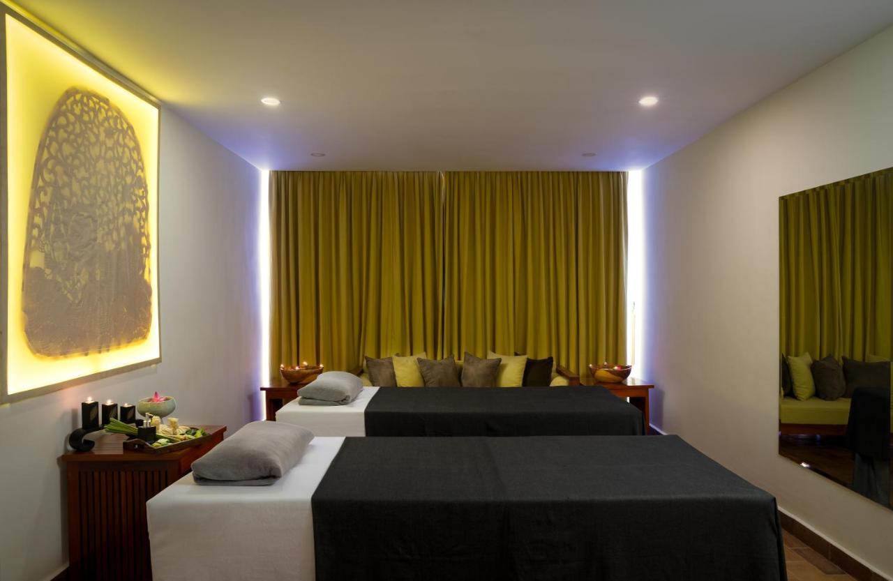 The Thirdfold Residence Сиемрип Экстерьер фото A massage room at a spa
