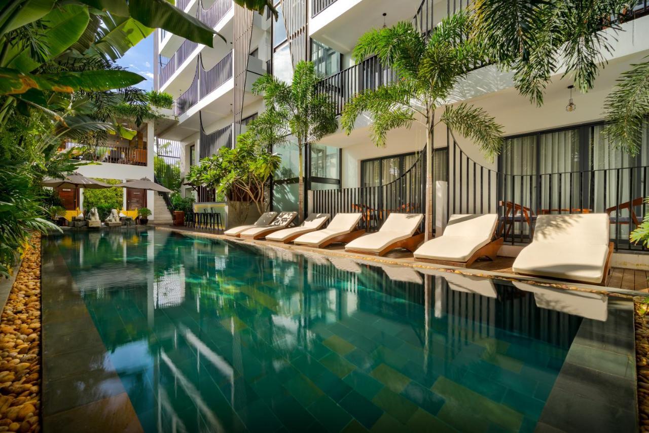 The Thirdfold Residence Сиемрип Экстерьер фото The hotel's pool