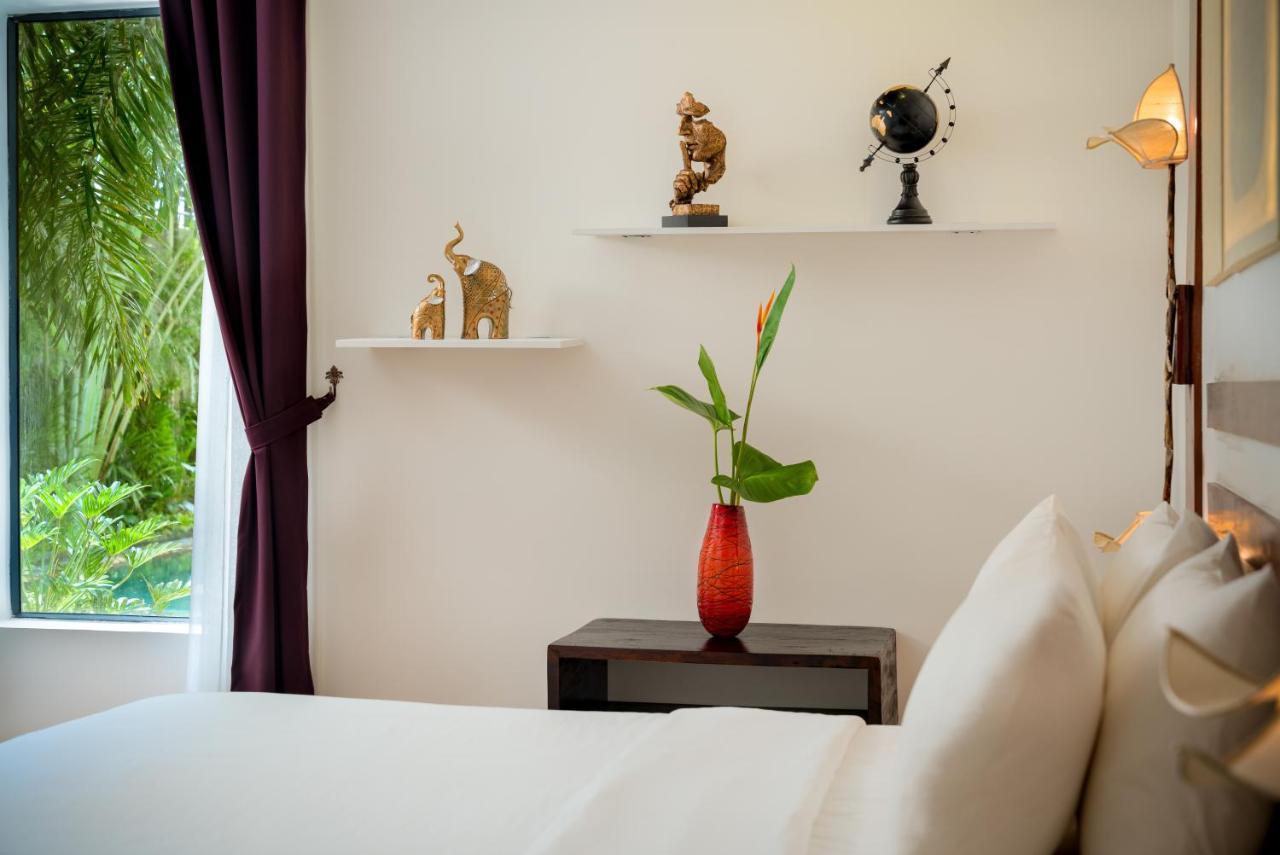 The Thirdfold Residence Сиемрип Экстерьер фото A bedroom at the hotel